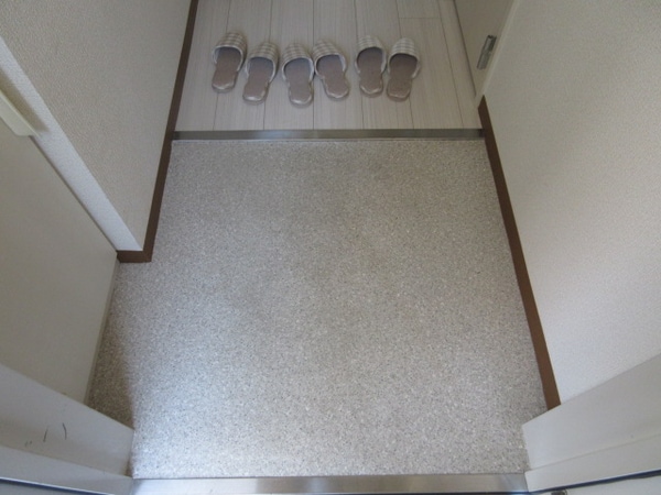 玄関(1階別室の参考写真です。現況を優先します。（103）)