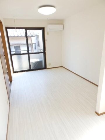 物件内観写真2　(202 洋室)