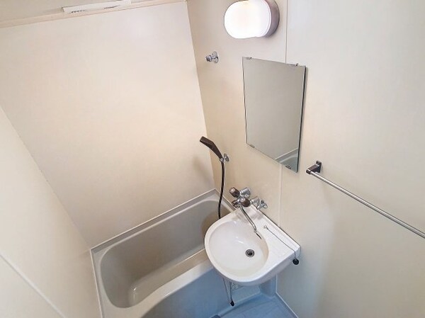 浴室(2024年6月撮影※現況を優先します)