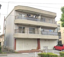 高知市電ごめん線・伊野線 旭町一丁目駅 3階建 築46年の外観写真