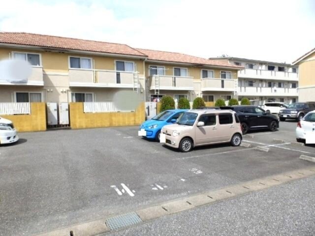 物件外観写真2　(駐車場)