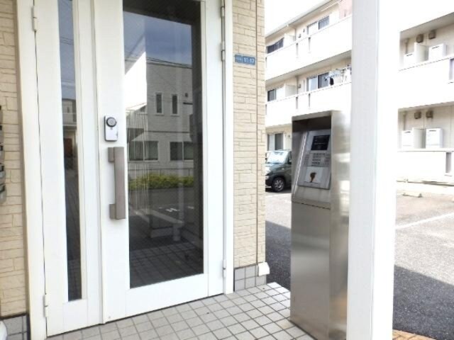 物件外観写真3　(エントランス（オートロック付）)