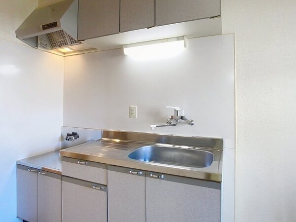 キッチン(現況が相違する場合は現況を優先致します。2025年11月撮影)