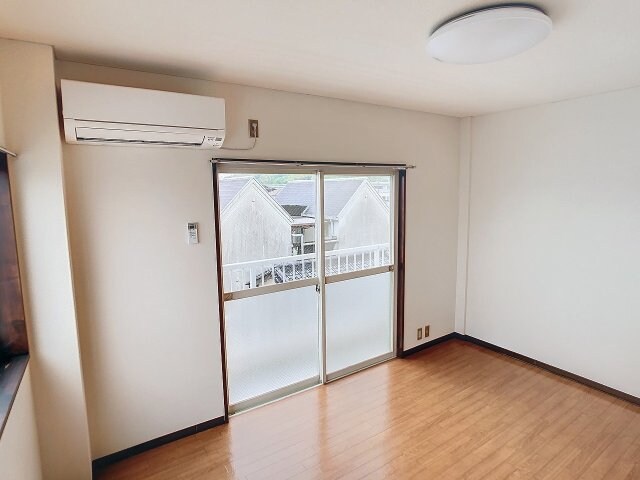 物件内観写真2　(現況を優先します。（撮影時期：2024年4月）)