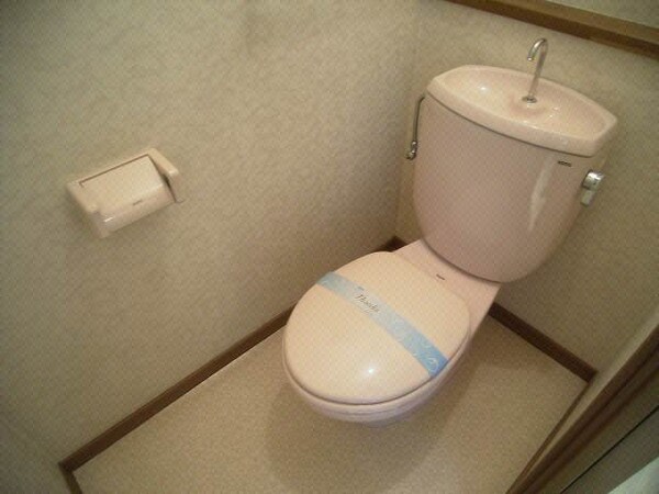 トイレ(現況が相違する場合は現況を優先致します。)