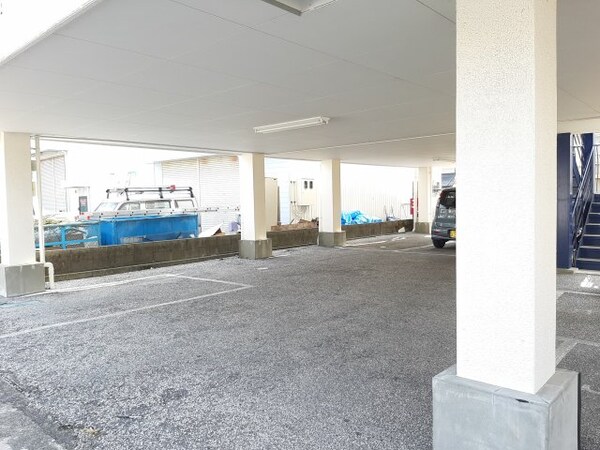 駐車場(現況が相違する場合は現況を優先致します。)