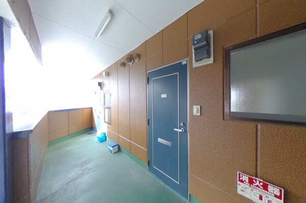 エントランス(現況が相違する場合は現況を優先致します。)