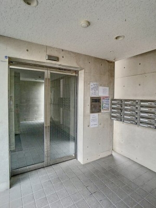 エントランス(現況が相違する場合は現況を優先致します。)