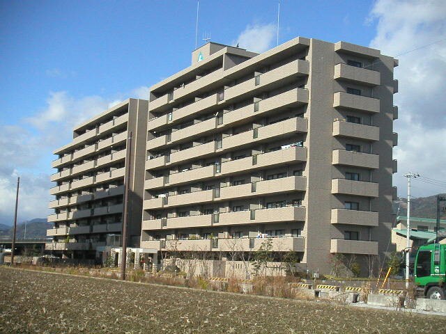 物件外観写真1　(現況が相違する場合は現況を優先致します。)