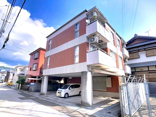 物件外観写真1　(2025年10月撮影)