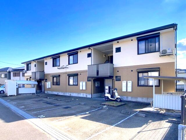 物件外観写真1　(2025年11月撮影)