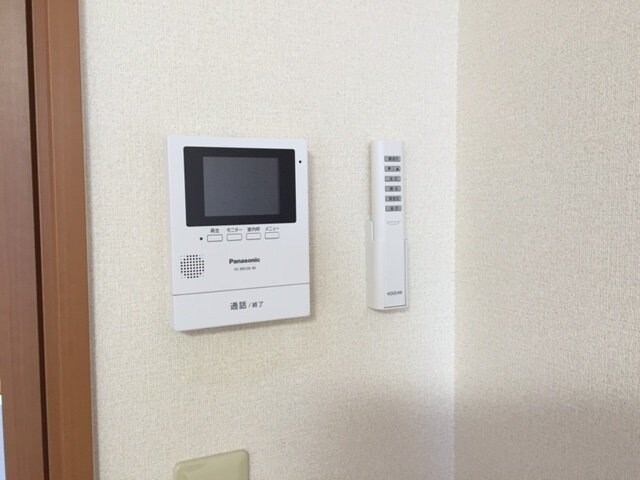 物件内観写真11　(カメラ付インターホン)