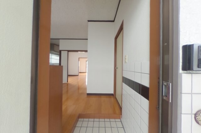 玄関(2022年10月撮影※現況を優先致します。)