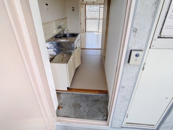 玄関(2024年7月撮影※現況を優先致します。)