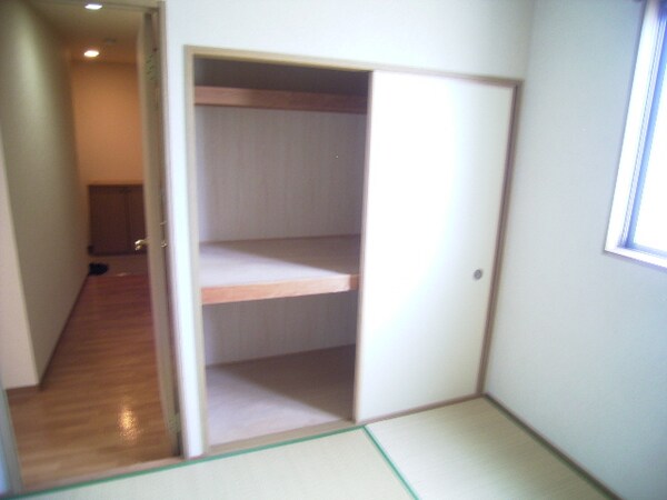 収納(2階別室の参考写真です。現況を優先します。（202）)