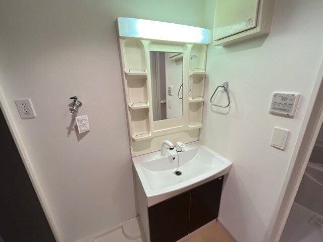 物件内観写真7　(洗髪洗面化粧台)