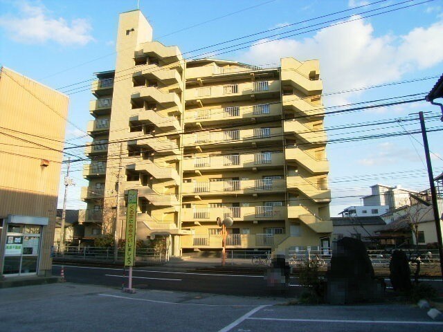 物件外観写真1　(現況が相違する場合は現況を優先致します。)