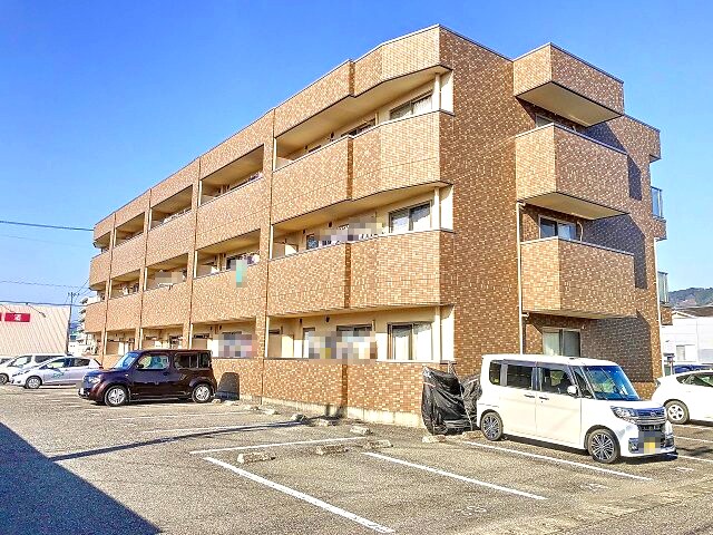 物件外観写真1　(2023年12月撮影)