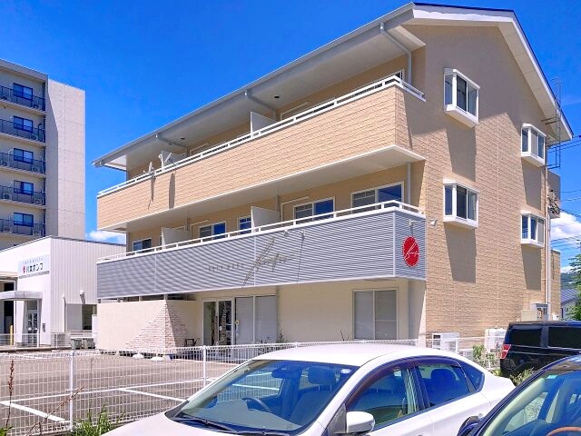 パインコート札場の物件外観写真