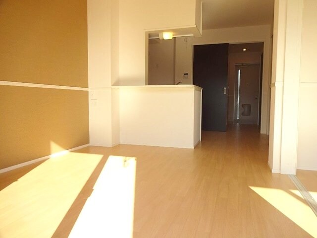 物件内観写真3　(リビング)