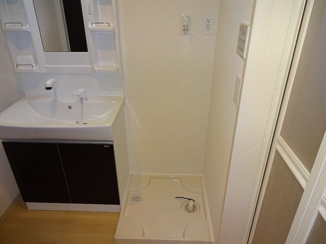 物件内観写真12　(洗濯機置場)