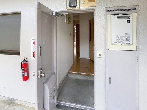 玄関(2025年10月撮影)