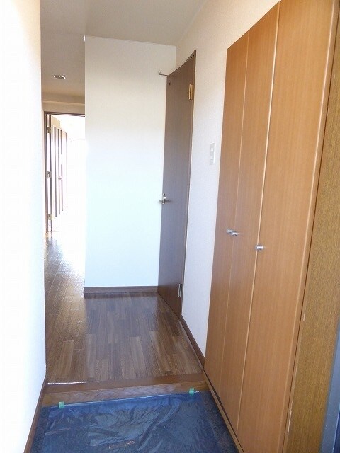 物件内観写真13　(玄関)