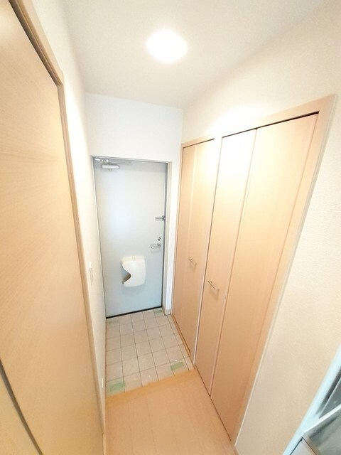 物件内観写真13　(玄関)