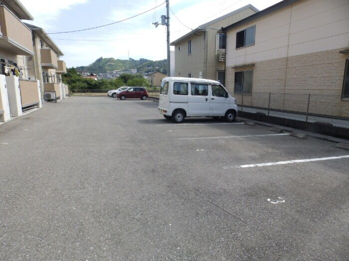 物件外観写真2　(駐車場)