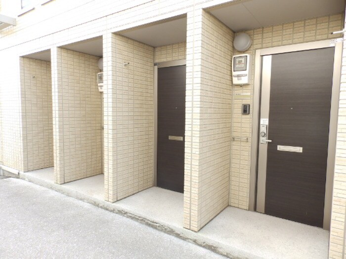 物件外観写真3　(エントランス)