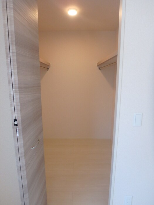 物件内観写真9　(ウォークインクローゼット)