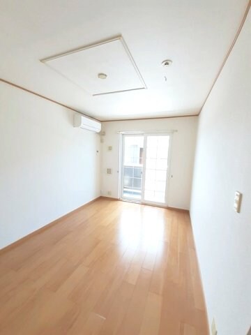 物件内観写真3　(居室・リビング)