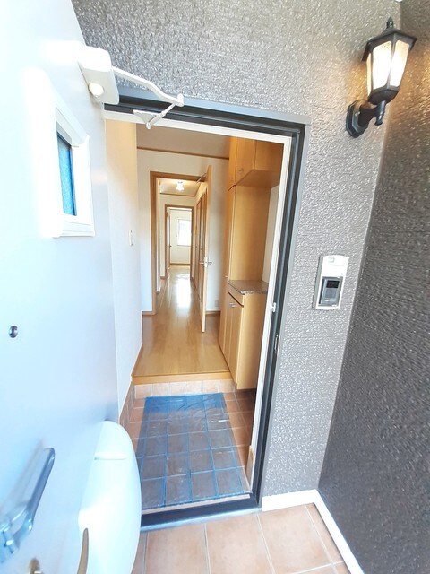 物件内観写真13　(玄関)