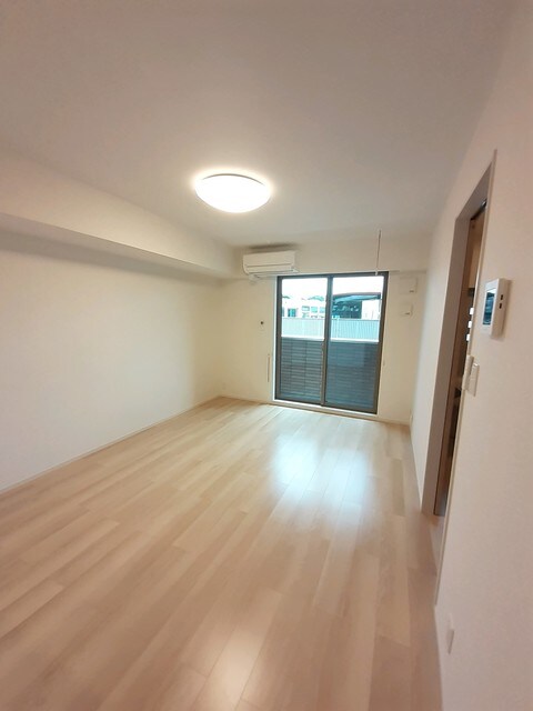 物件内観写真3　(居室・リビング)