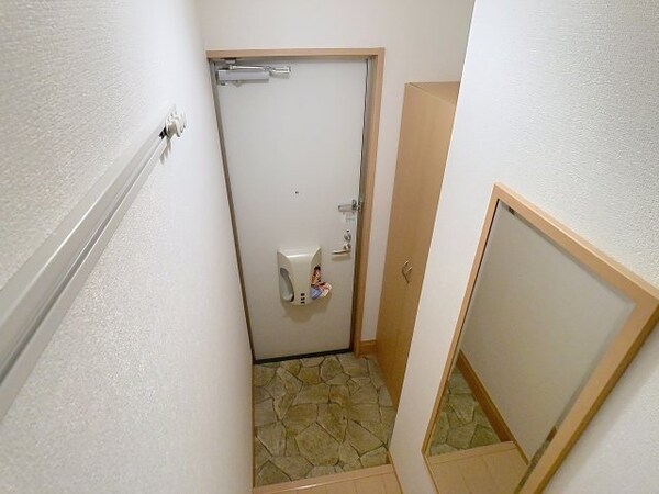 玄関(2025年7月撮影※現況を優先します。)