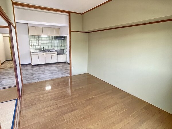 洋室(2024年6月撮影※現況を優先致します。)