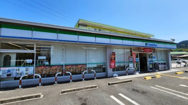 周辺環境(ファミリーマート 高知神田東店 781m)