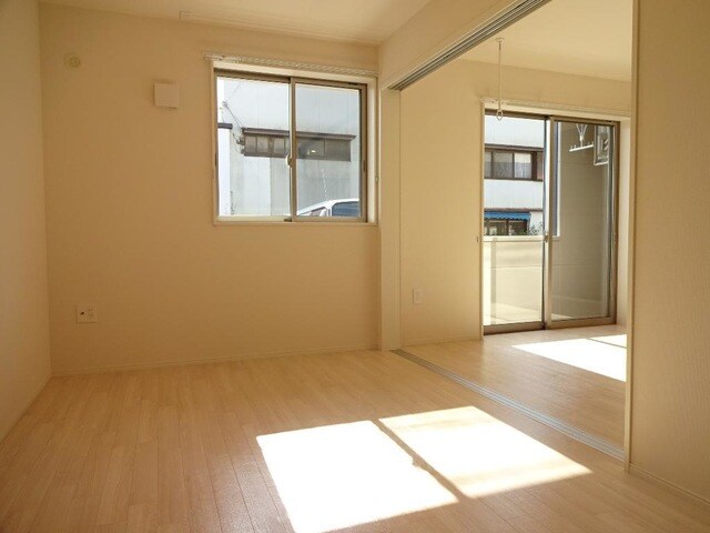 物件内観写真11　(洋室)