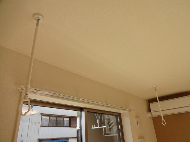 物件内観写真15　(室内物干し)