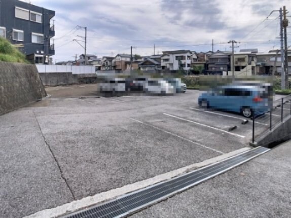 物件外観写真2　(現況が相違する場合は現況を優先致します。2025年11月撮影)