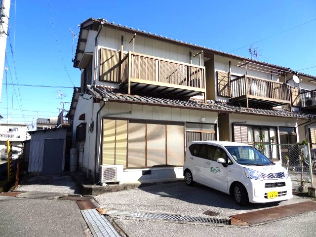 物件外観写真1　(2018年12月撮影)