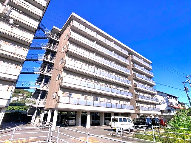 物件外観写真1　(2025年10月撮影)