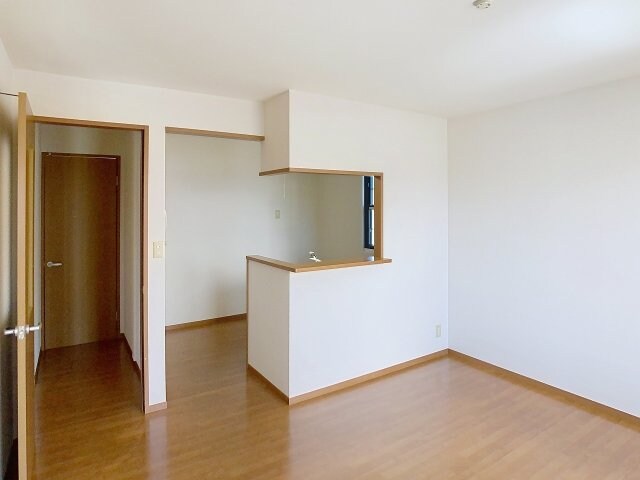 物件内観写真2　(現況が相違する場合は現況を優先致します。2025年9月撮影。)