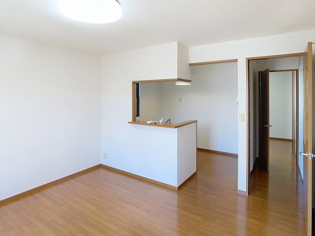 物件内観写真2　(現況が相違する場合は現況を優先致します。2025年9月撮影。)