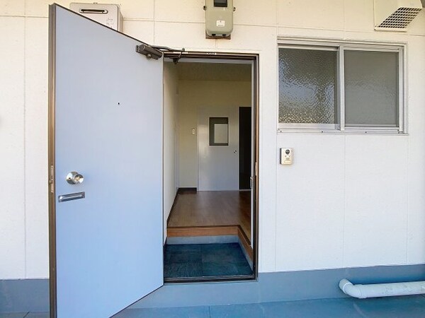 玄関(2025年3月撮影※現況を優先致します。)