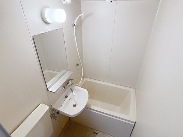 浴室(2025年3月撮影※現況を優先致します。)