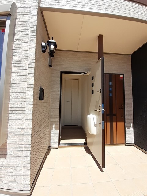 物件内観写真12　(玄関)