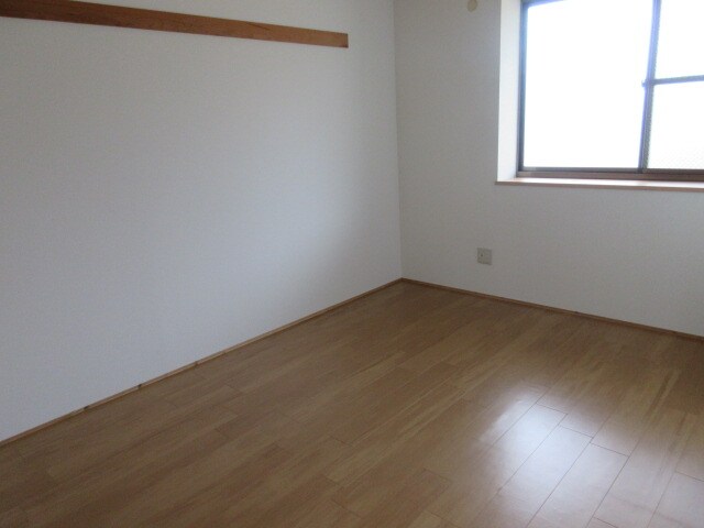 物件内観写真10　(2階別室の参考写真です。現況を優先します。（205）)