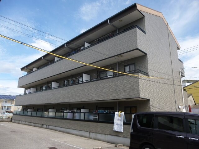 物件外観写真1　(現況が相違する場合は現況を優先致します。)