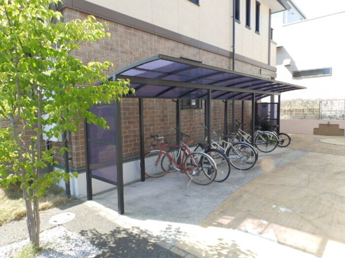 物件内観写真5　(駐輪場)